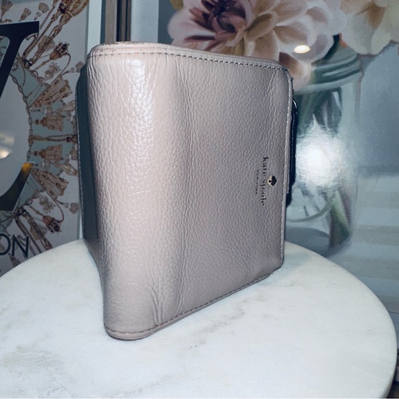 Kate Spade - Larchmont Avenue wallet, - small malea, in Cityscape Taupe - Picture 10 of 12